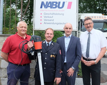 NABU spendet der Freiwilligen Feuerwehr Stulln eine Flux-Pumpe